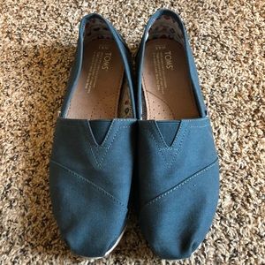 TOMS women’s shoes
